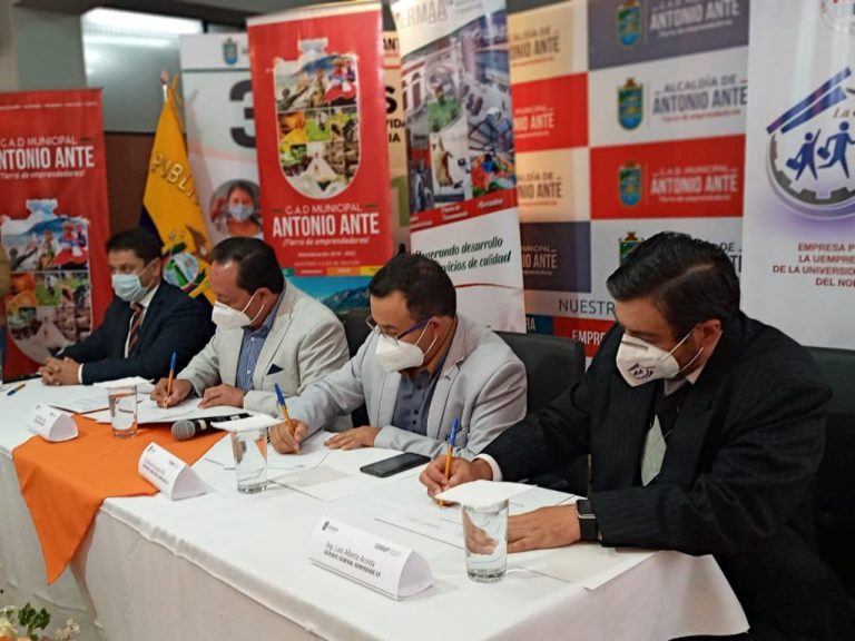 Empresas públicas de UTN y Municipio de Antonio Ante   firman convenio para innovar en proyectos y emprendimientos
